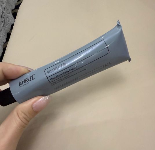 好?6款实测长效保湿护手霜清单j9国际氨基酸护手霜哪个牌子的(图2) 好?6款实测长效保湿护手霜清单j9国际氨基酸护手霜哪个牌子的(图2)