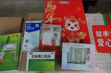 益丰大药房为环卫工送上“温暖礼包”J9数字平台新春走基层大江新闻联合(图5)